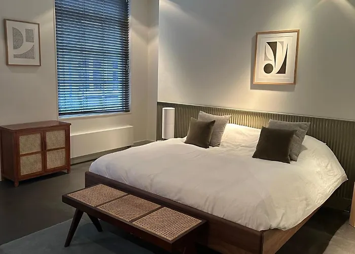 Commune Suites