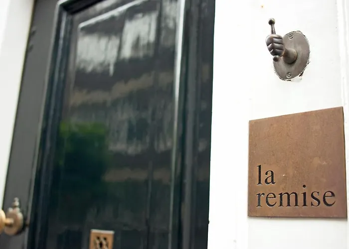 COMMUNE suites